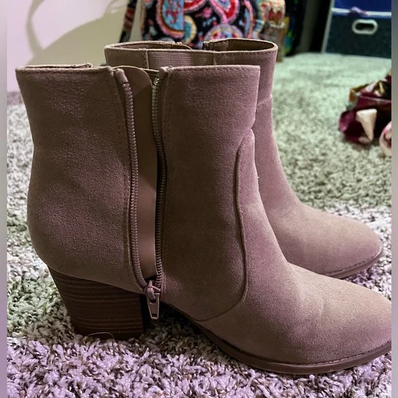 Booties - Picture 4 of 4